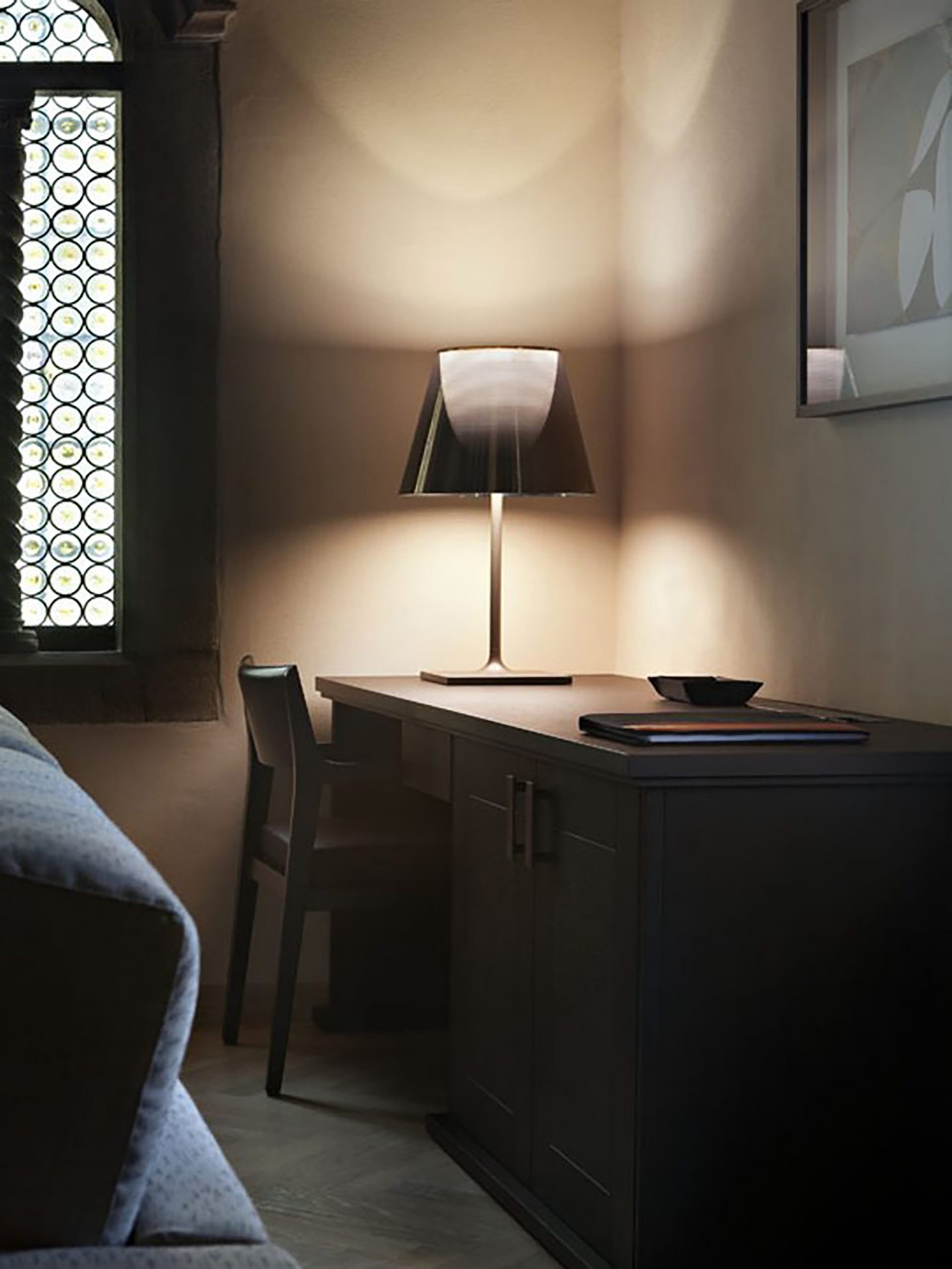 Flos-KTribe-1-Table-Light-Black-C-1000x1000