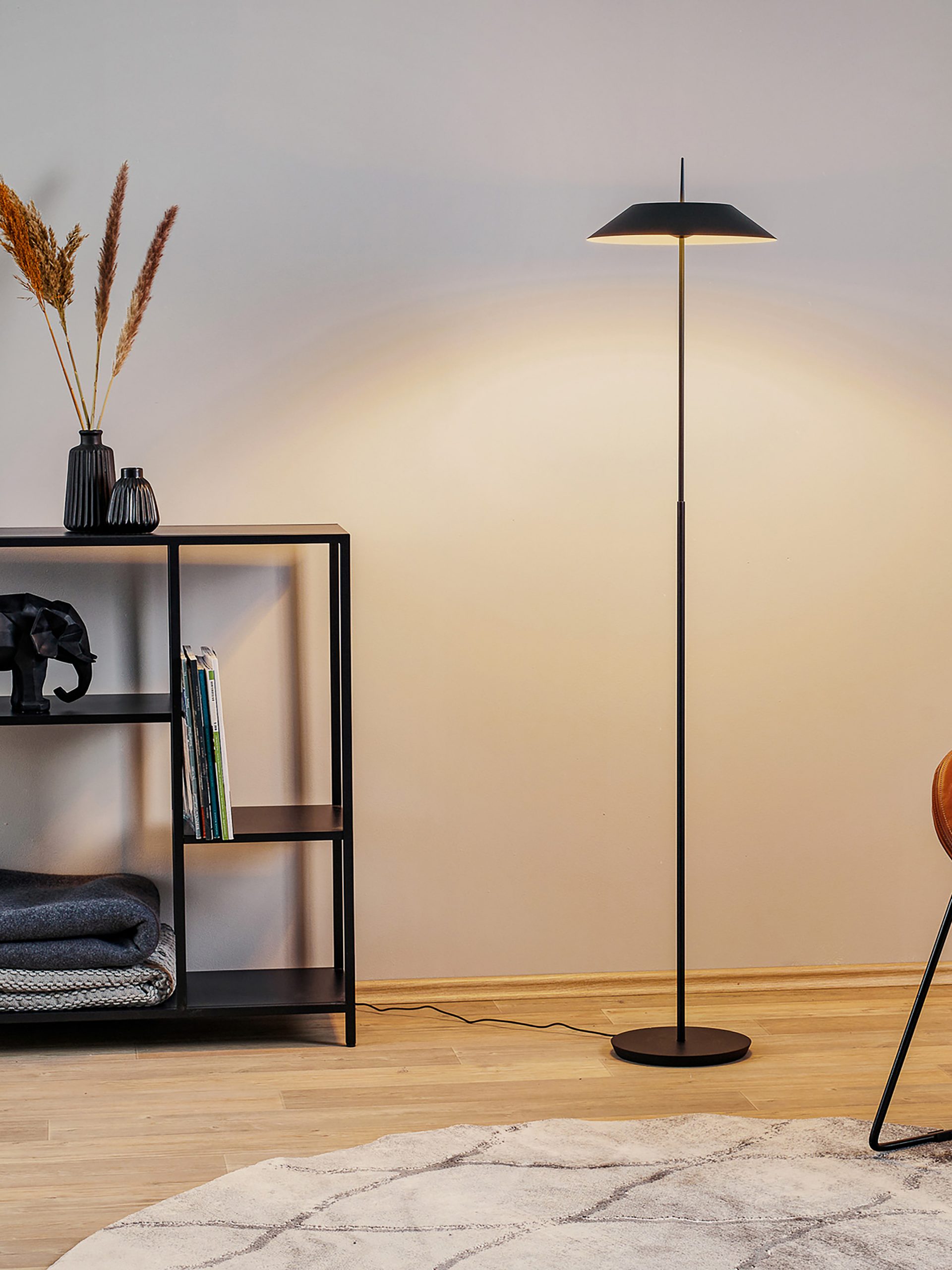 vibia-mayfair-led-stehleuchte-graphitgrau