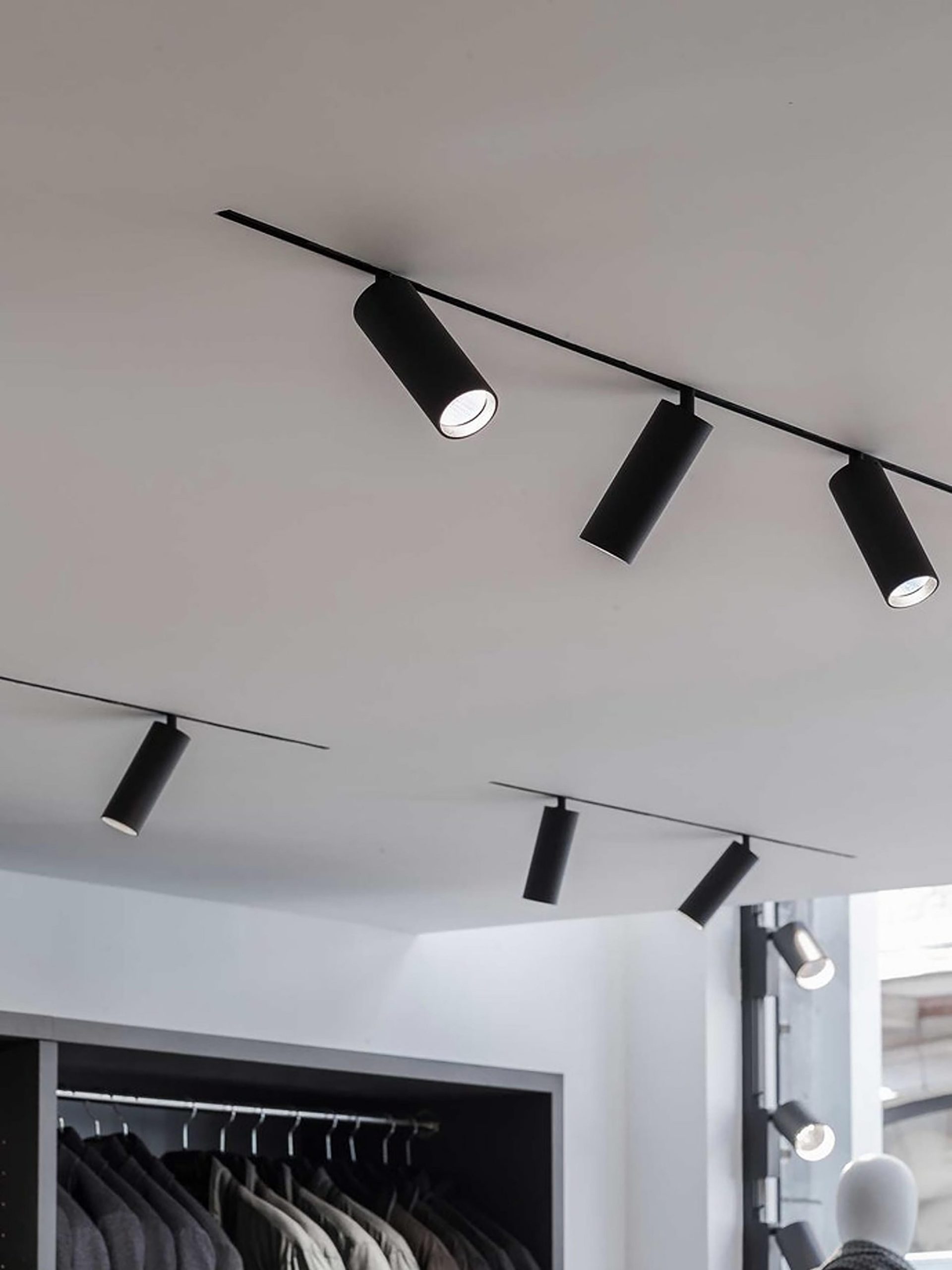 The-Tracking-power-flos-architectural-R-05