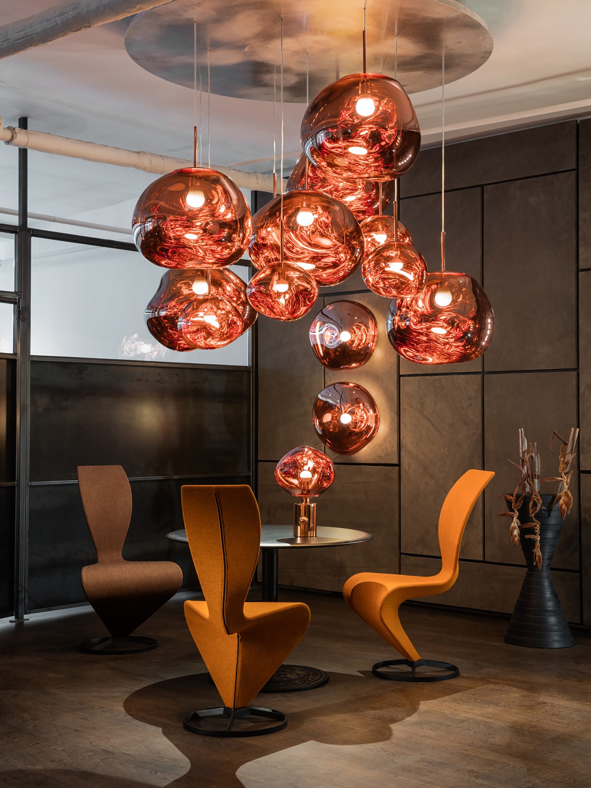 TOM-DIXON-MELT-pendants-and-S-Chairs-in-a-dark